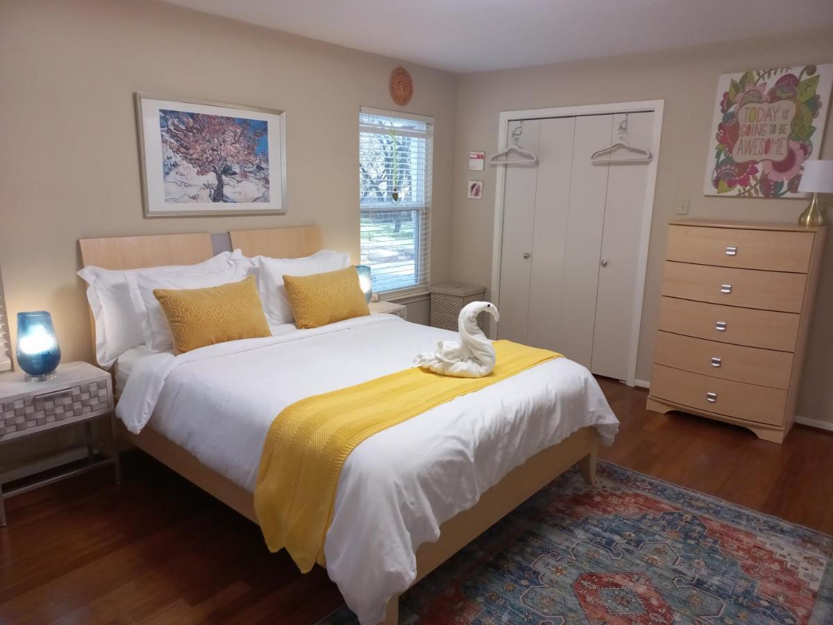 Master Bedroom With King Bed-Free-Wifi-Snack-Parkg In Relaxing Oasis San Marcos Exteriér fotografie